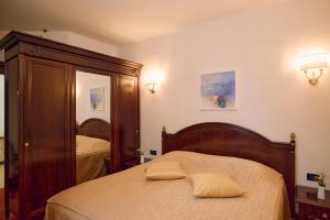 Кровать или кровати в номере Arbiana Heritage Hotel