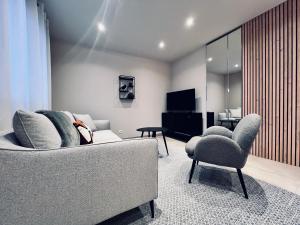a living room with a couch and a chair at Les hirondelles in Passy