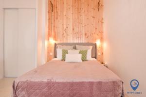 a bedroom with a large bed with two pillows at Casa Algarvia by MTPhomes in Pêra