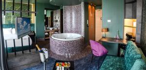 Koupelna v ubytování Hotel Azur Premium