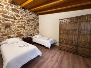 Posteľ alebo postele v izbe v ubytovaní Apartamentos rurales Casa Gorrión - Mazaricos