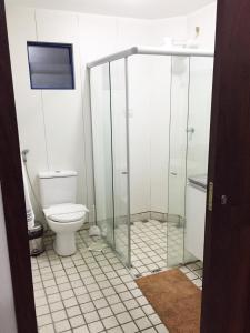 A bathroom at Costeira Praia Flat 119