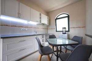Kuchyň nebo kuchyňský kout v ubytování Villa Glamour