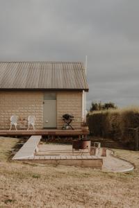 a building with a table and chairs in front of it at Quaint and intimate 1-bed seaside cottage in Bridport