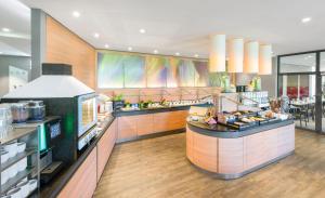 MASEVEN Stuttgart SI Centrum ehem SI-SUITES的厨房或小厨房