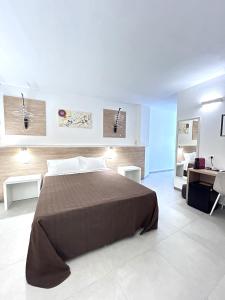 Postel nebo postele na pokoji v ubytování Longevity Hotel