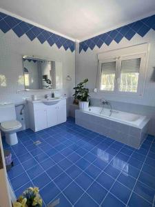Ένα μπάνιο στο CalDi Sea View House +22 φωτογραφίες