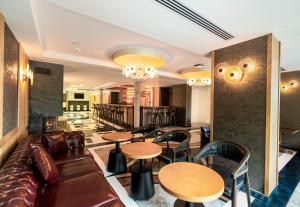a lobby with a couch and tables and chairs at Sile Gonen Hotel in Şile