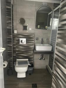 Koupelna v ubytování Ellas Hotel