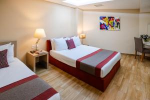 A bed or beds in a room at Cheya Sisli BNB Medical & Business City Center Tesvikiye Suites and Apartments