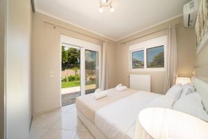 Posteľ alebo postele v izbe v ubytovaní Dendra Apartments at Skala + 37 fotografií
