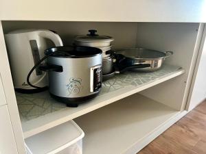 Afbeelding uit fotogalerij van Near Mactan Airport Condo by Isla Stays in Pusok +7 foto's