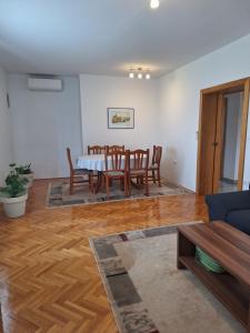 a living room with a table and chairs at Apartment Katarina in Vodnjan