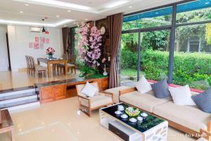 Et opholdsområde på Villa A16 view hồ Bách Thanh Flamingo Đại Lải Resort