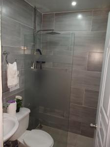 Ένα μπάνιο στο Condominio Leticia 1