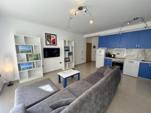 Kuchyň nebo kuchyňský kout v ubytování Golden apartment 1