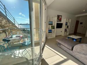 TV a/nebo společenská místnost v ubytování Golden apartment 1