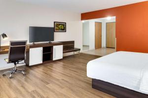 a hotel room with a bed and a desk and a television at Hampton By Hilton San Jose Airport Costa Rica in Alajuela City