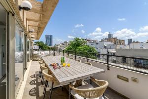 New Gordon Beach 1BR with terace