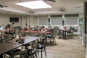 Restaurace v ubytování Clarion Inn Near China Lake Naval Station