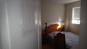 Postel nebo postele na pokoji v ubytování Private Rooms, Free Parking, Full Kitchen, Best Prices in Town- York University Heights