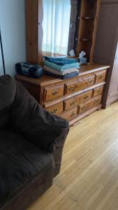 Posezení v ubytování Private Rooms, Free Parking, Full Kitchen, Best Prices in Town- York University Heights