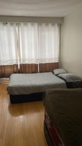Postel nebo postele na pokoji v ubytování Private Rooms, Free Parking, Full Kitchen, Best Prices in Town- York University Heights