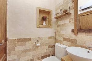 Ένα μπάνιο στο Appartement Terrasse proche cascade +11 φωτογραφίες