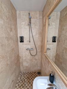 Phòng tắm tại Luxury Piccadilly Duplex Flat by City SuperHost