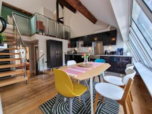 Nhà bếp/bếp nhỏ tại Luxury Piccadilly Duplex Flat by City SuperHost
