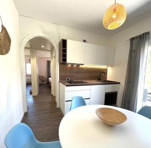 Vila Vera Seafront Apartments的厨房或小厨房