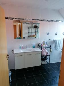 Gallery image of Helles Gästezimmer mit Kleinküche und Badbenutzung in Schwabmünchen