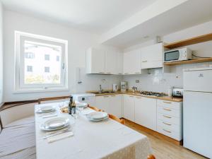 Nhà bếp/bếp nhỏ tại Apartment Casa Polla-1 by Interhome