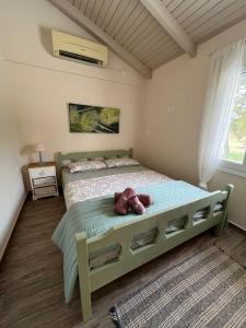 Ένα ή περισσότερα κρεβάτια σε δωμάτιο στο Glykoriza Cottage +20 φωτογραφίες