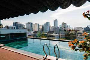 Bazén v ubytování Dérive Boutique Villa & Apartment Da Nang nebo v jeho okolí