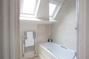 Et badeværelse på Cheltenham Cottage + 16 billeder