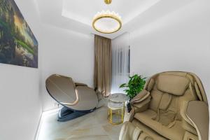 Posezení v ubytování Willa z jacuzzi na polu golfowym Sierra Golf Homessimo Stars