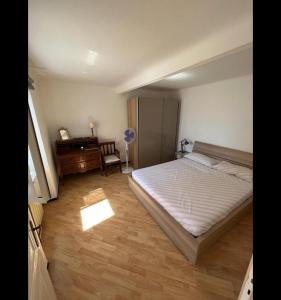 A bed or beds in a room at In piazzetta a Nervi