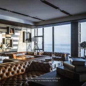 Гостиная зона в M1 Club Hotel