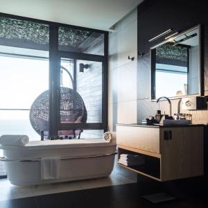Ванная комната в M1 Club Hotel