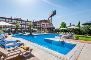 Basen w obiekcie Hotel Isla de La Garena lub w pobliżu