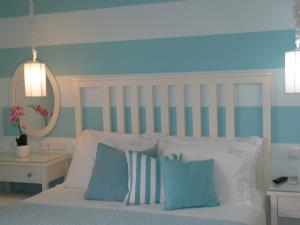 Кровать или кровати в номере WhiteSands Beach Resort