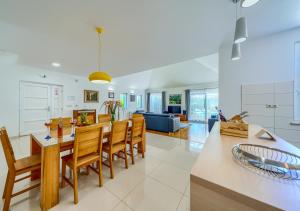 Η κουζίνα ή μικρή κουζίνα στο Villa Župa Relaxing Escape Near Baška Voda with Heated Pool