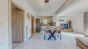 Gallery image of Leonidas Family Apartment 2 in Pómbia