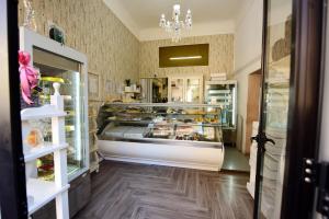 a bakery with a display case in a room at Le Navi in Ortona