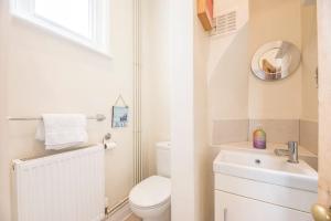 Et badeværelse på Pebble House, Aldeburgh + 26 billeder