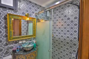Koupelna v ubytování Riad Fez Mahal + 37 fotografií