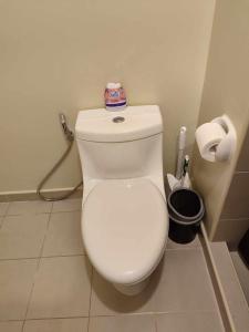 Koupelna v ubytování 622 Tower 1 Comfy, Cozy, Central w Free Pool Access + 12 fotografií