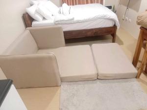 Postel nebo postele na pokoji v ubytování Atria T3 Unit 624 Pool View