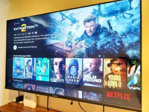 TV a/nebo společenská místnost v ubytování Atria T3 Unit 624 Pool View